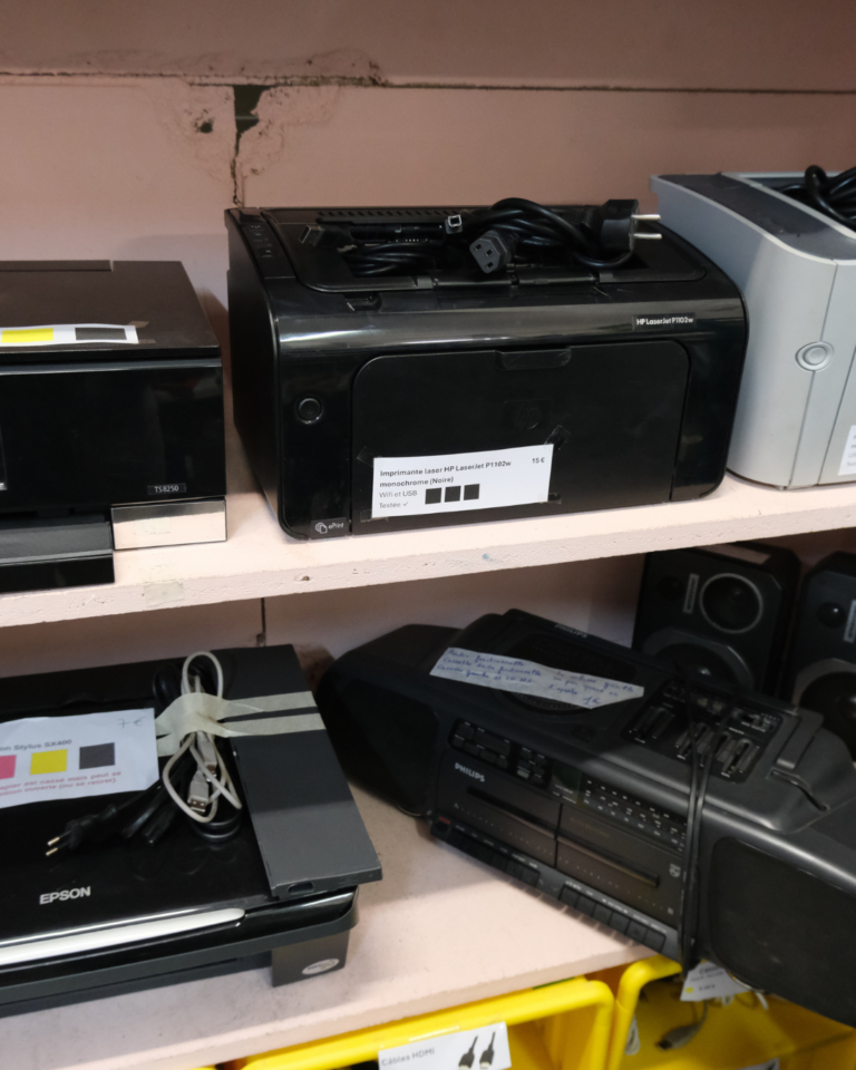 ressourcerie-largentri-argenteuil-bricolage-vaisselle-mercerie-jeux-jouets-bagagerie-livres-informatique-hifi-DVD-bijoux-linge-de-maison-mercerie-vetements (2)