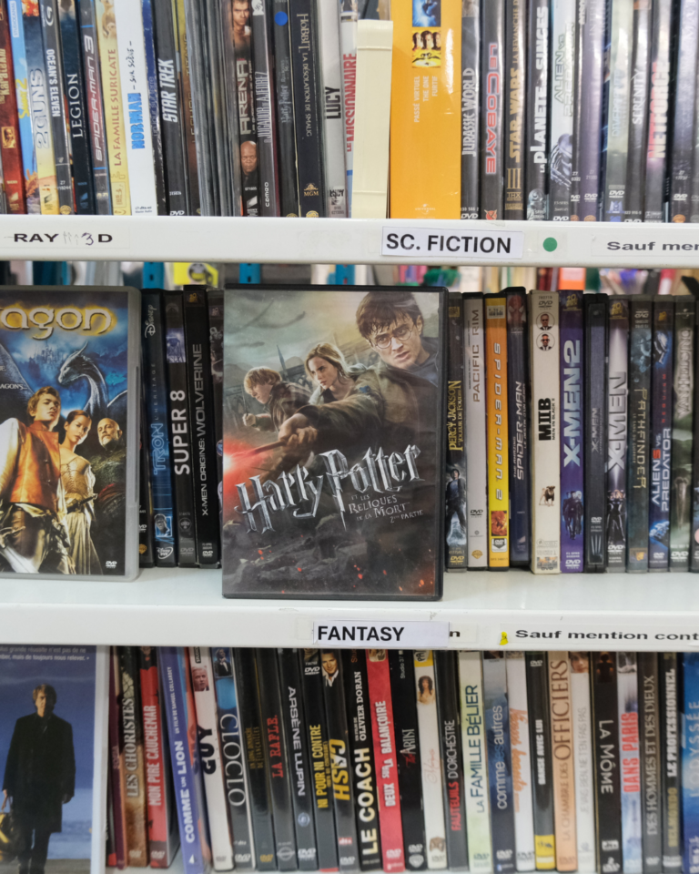 ressourcerie-largentri-argenteuil-bricolage-vaisselle-mercerie-jeux-jouets-bagagerie-livres-informatique-hifi-DVD-bijoux-linge-de-maison-mercerie-vetements (3)