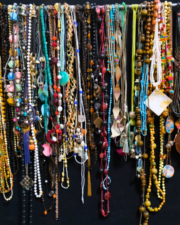 ressourcerie-largentri-argenteuil-bricolage-vaisselle-mercerie-jeux-jouets-bagagerie-livres-informatique-hifi-DVD-bijoux-linge-de-maison-mercerie-vetements (5)